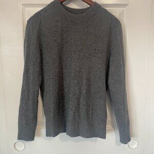 Everlane Gray Cashmere Crew Neck Sweater Small can fit Medium